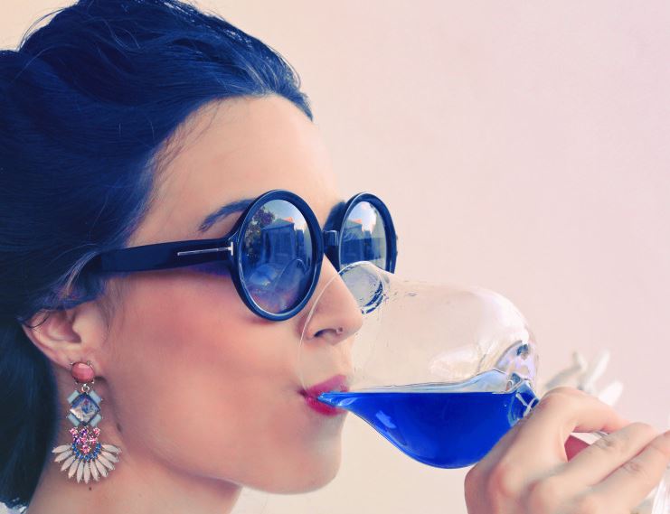 blue-wine-is-now-a-thing-so-put-down-the-chardonnay-11