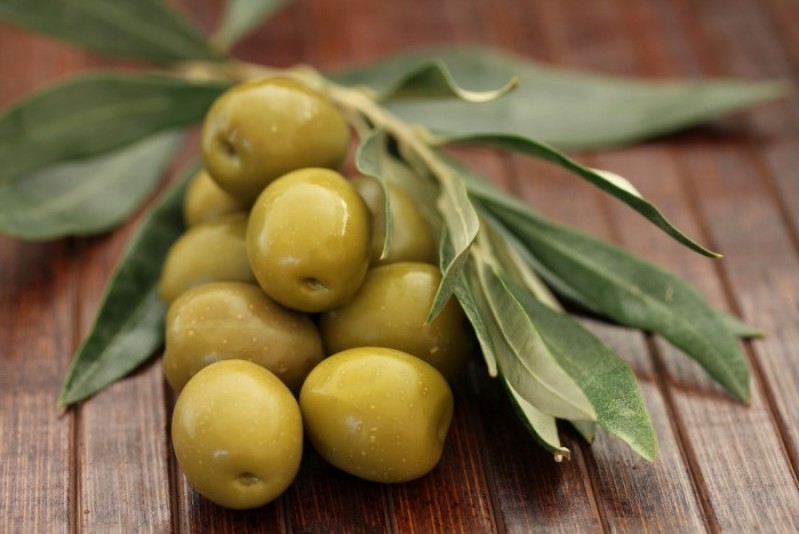 Оливки | 8 хитрых уловок, помогающих увеличить срок годности продуктов | Her Beauty