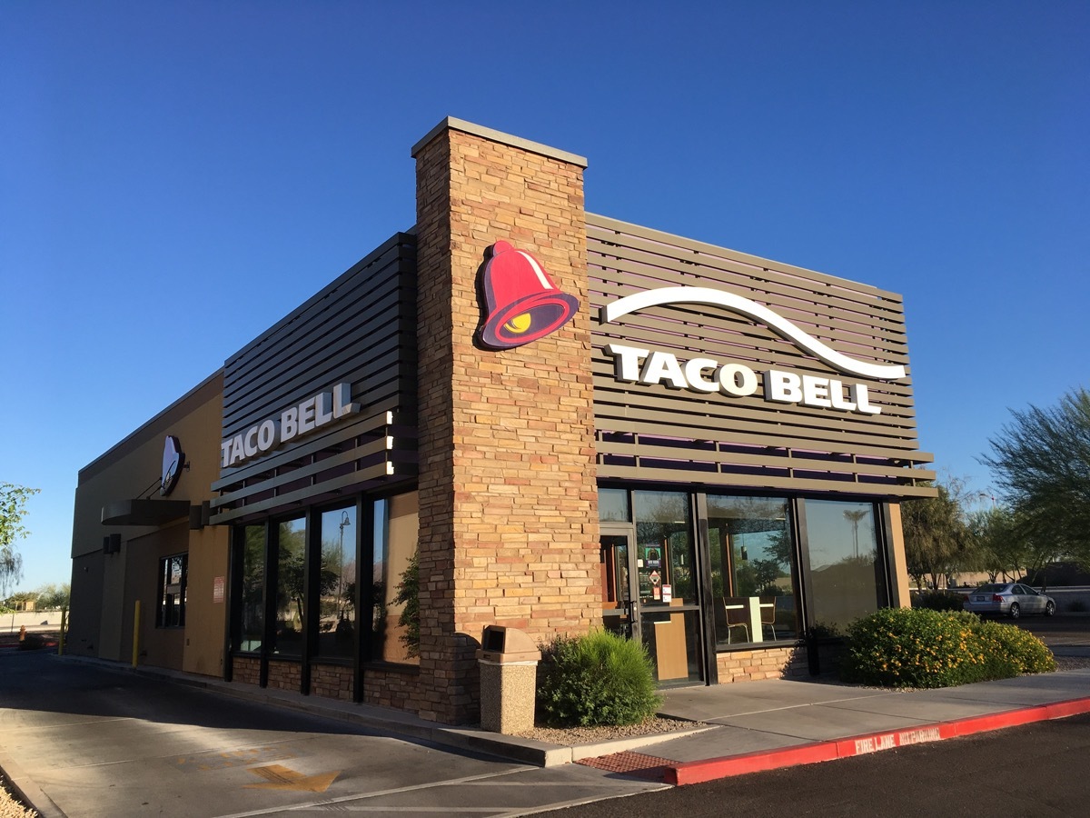 the exterior of a Taco Bell