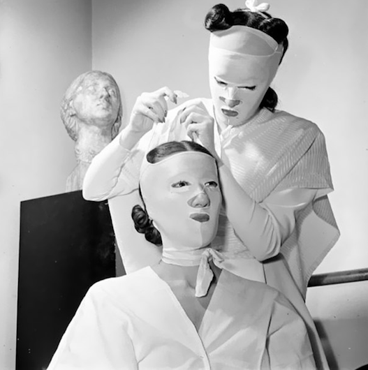 weirdest_beauty_salon_procedures_from_the_past_10