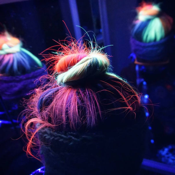 glow-in-the-dark-hair-is-the-newest-trend-of-2016_02