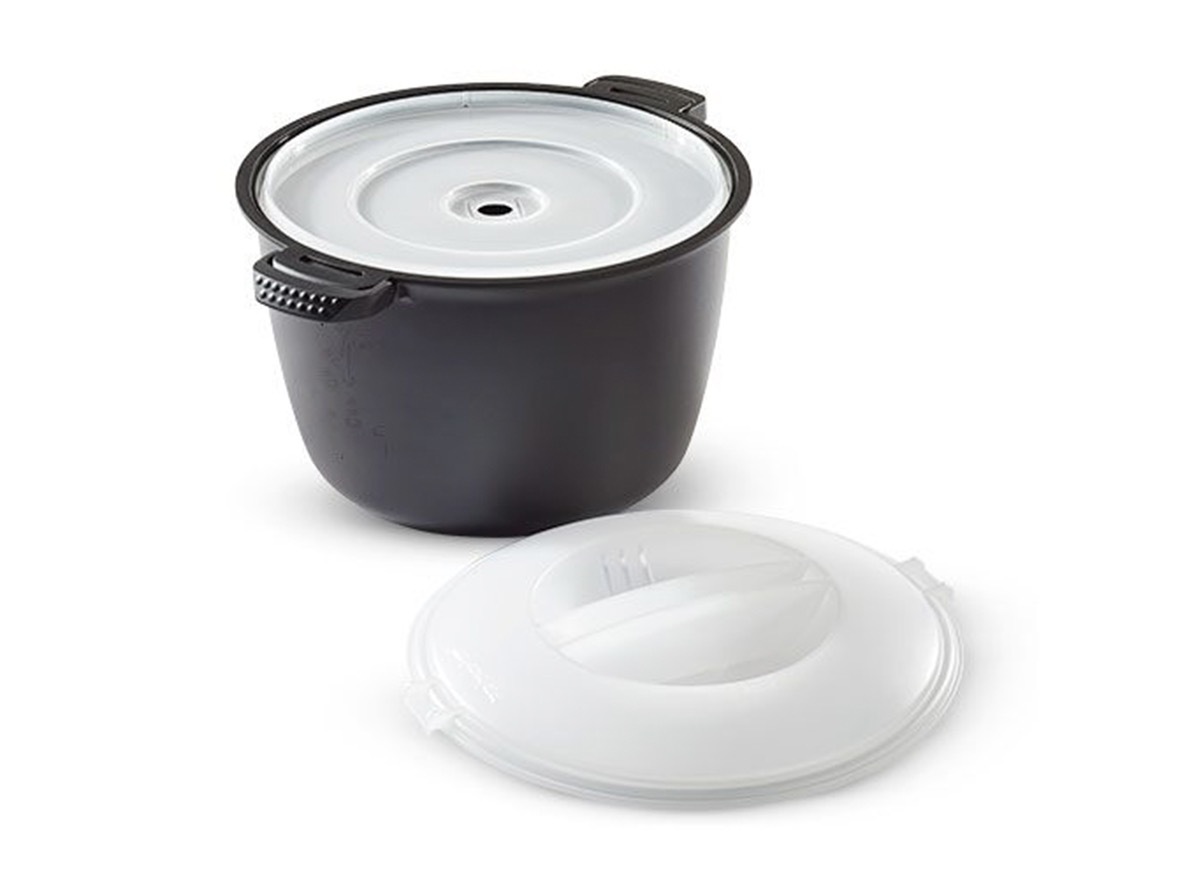 black bucket with white lid