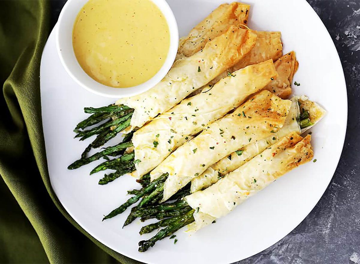 asparagus phyllo roll ups on a plate