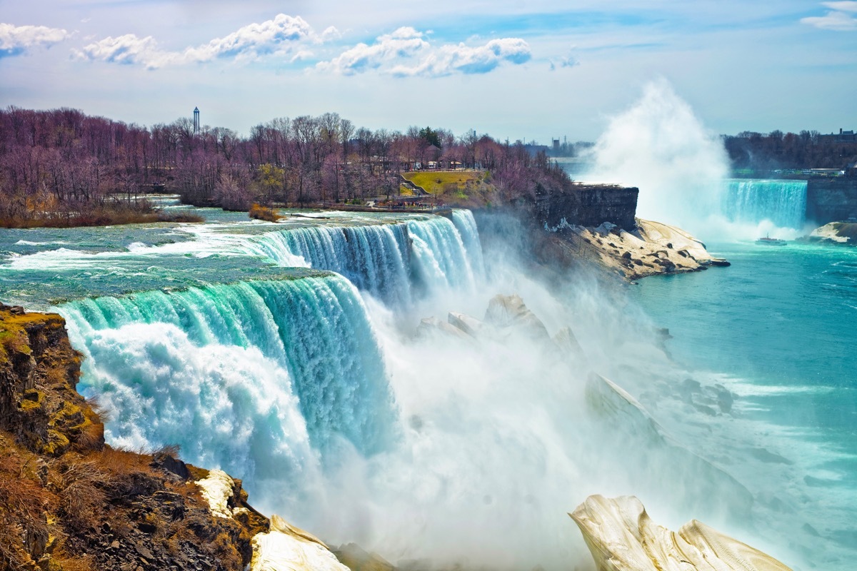 american side of niagara falls in spring