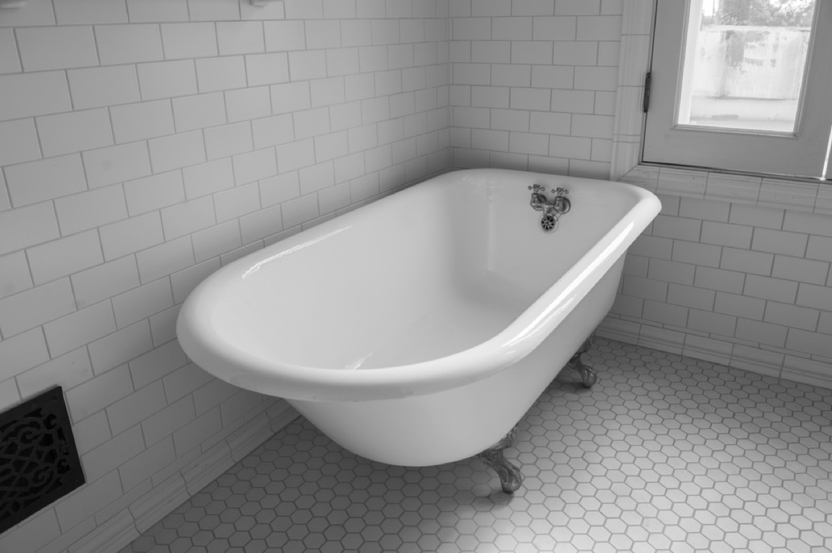claw foot bathtub, vintage home upgrades