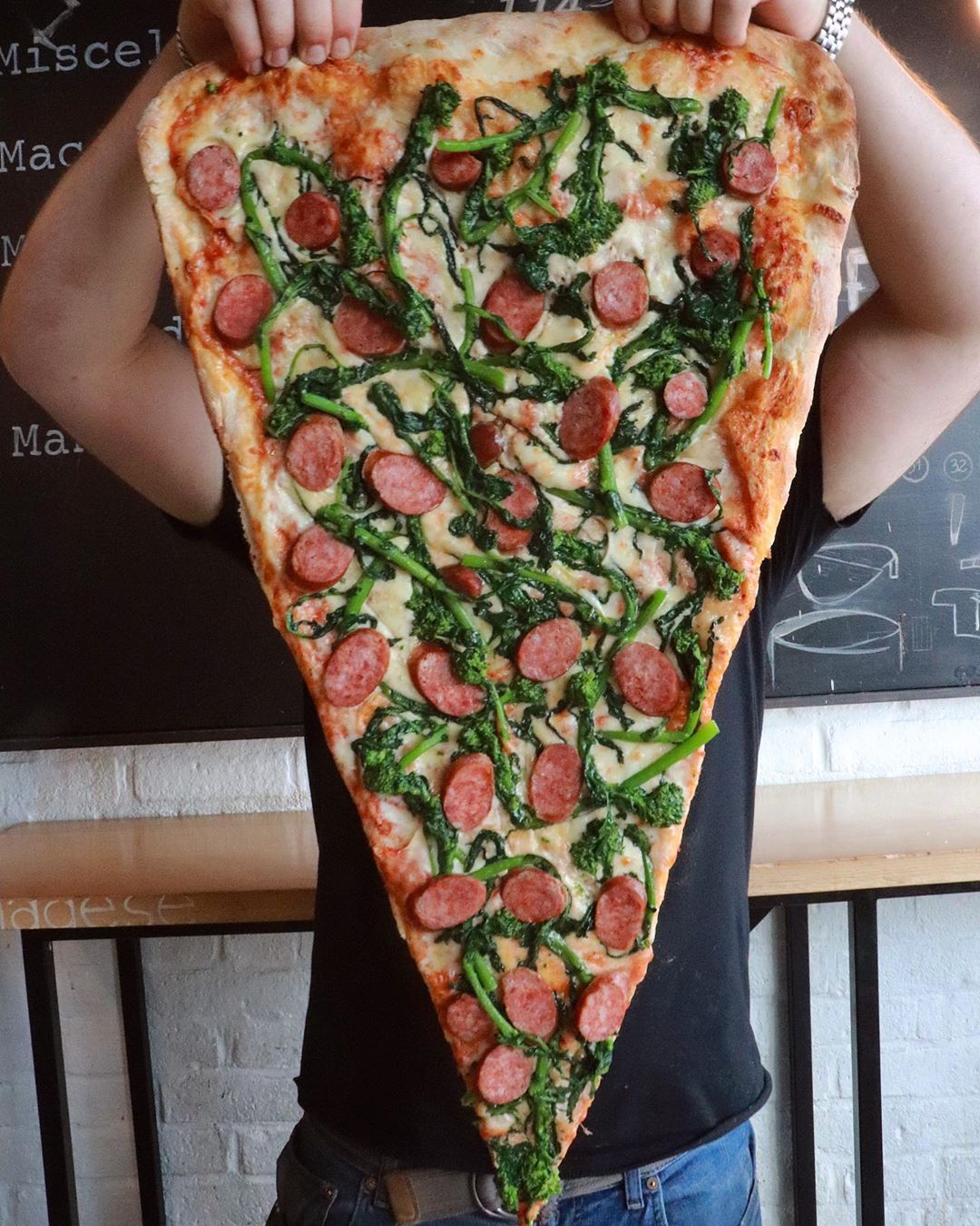 La Manna in Toronto | New Foodie Trend Is A Giant Pizza Slice – The Biggest You've Seen | Her Beauty