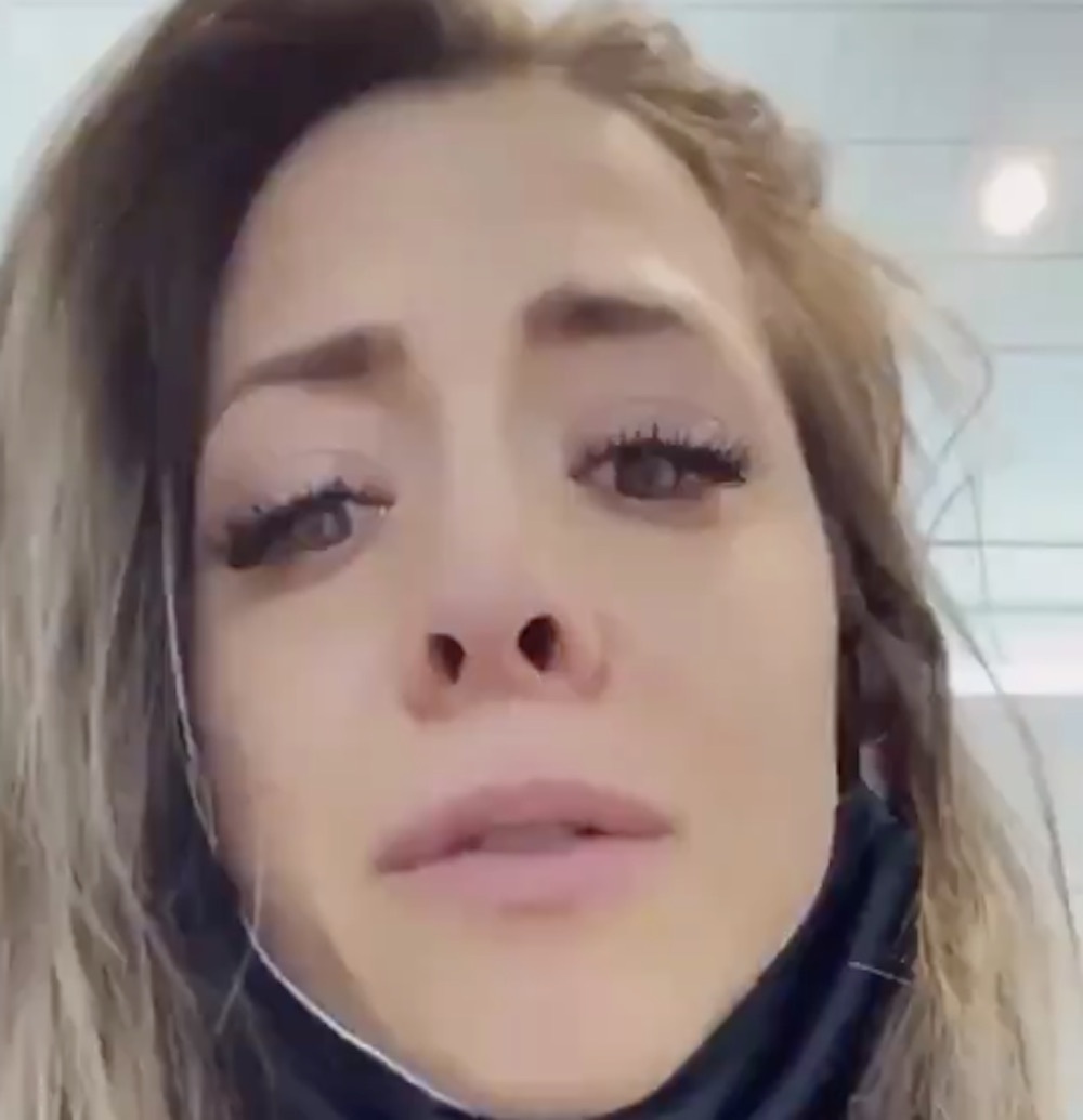 mom posts teary video on Twitter after getting kicked off a united flight because her two-year-old wouldn't wear a mask