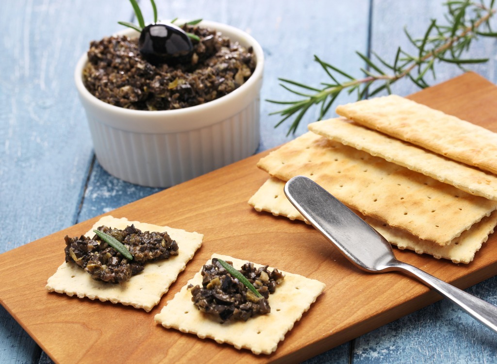 olive tapenade crackers