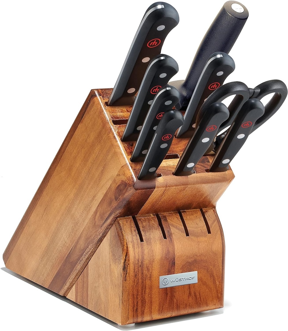 A 10-piece knife set
