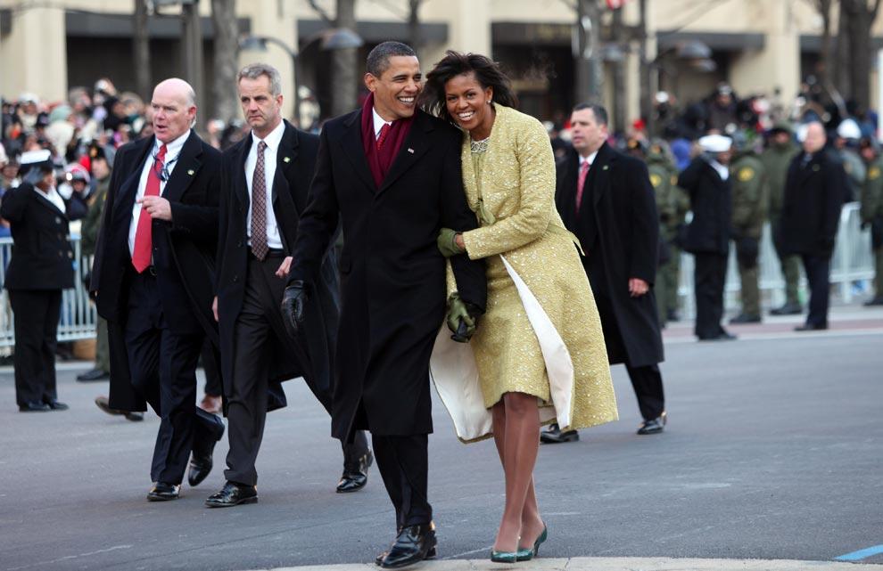 barack-and-michelle-obama-sweetest-moments-06