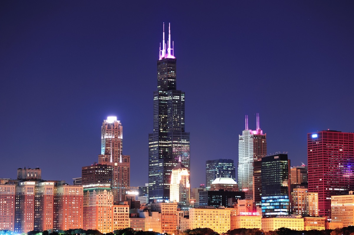 willis tower in chicago illinois at dusk