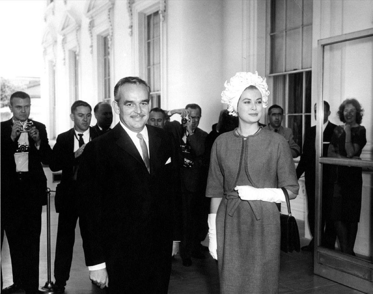Grace Kelly wears turban in 1961 to the White House, embarrassing style 