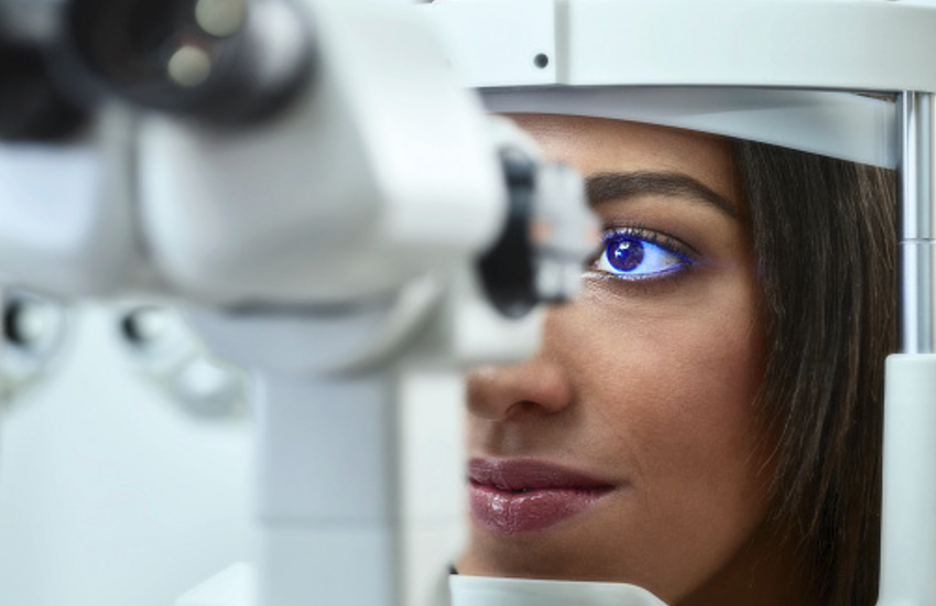 Eye test. | 8 Self-Checks Every Woman Should Do | Her Beauty