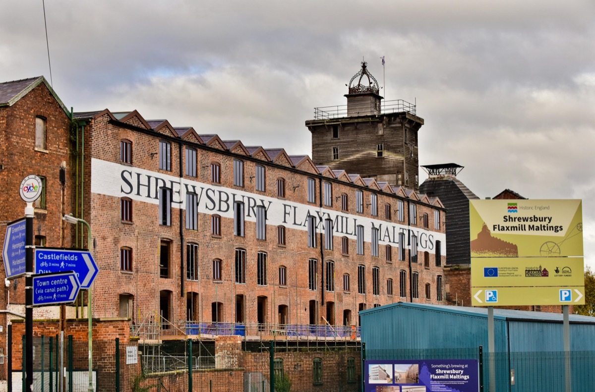 PYEX0X Restoration of the Shrewsbury Flaxmill Maltings continues. Built in 1797, it was the world's first Iron frame building, Shropshire, England, UK.