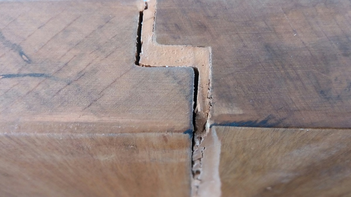 wood filler between boards
