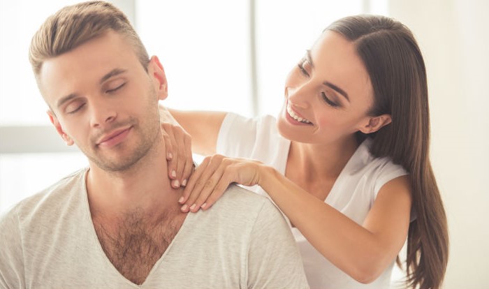 Give him a back rub | 8 Cute Ways to Get Your Boyfriend Smile after a Bad Day | Her Beauty