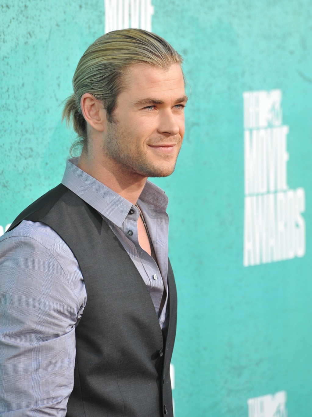 Chris Hemsworth long hair man bun