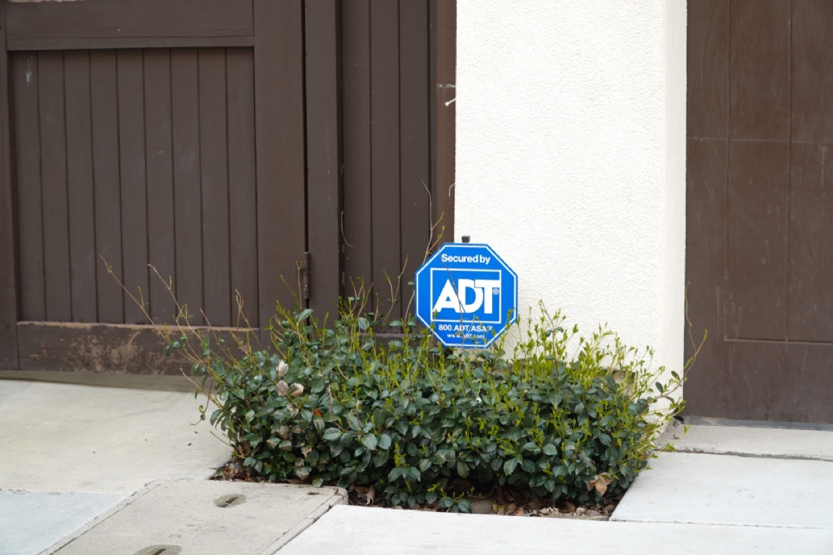 adt sign in front yard