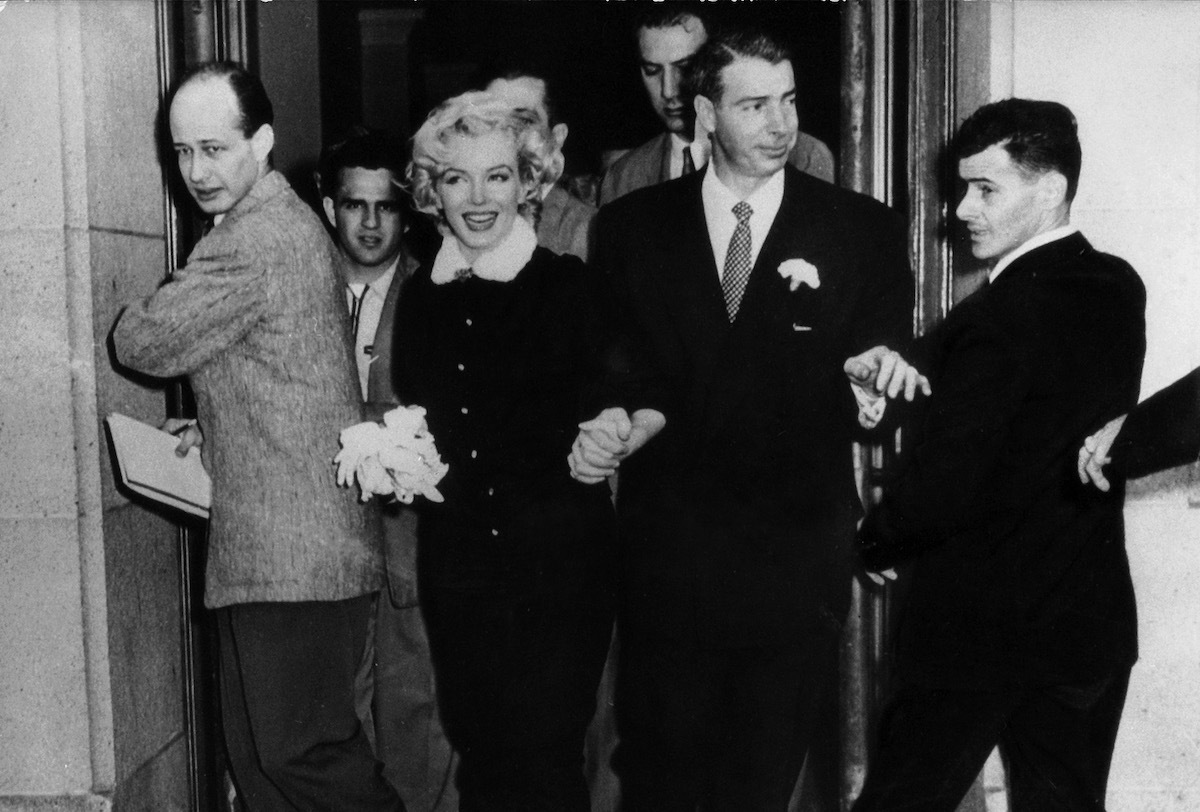 The American actress Marilyn Monroe and her husband Joe DiMaggio leaving the town hall after their wedding. San Francisco, 14th January 1954
