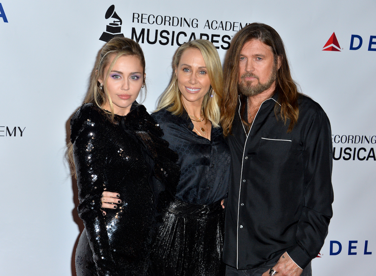 Miley Cyrus, Tish Cyrus, and Billy Ray Cyrus at the 2019 MusiCares Person of the Year Gala