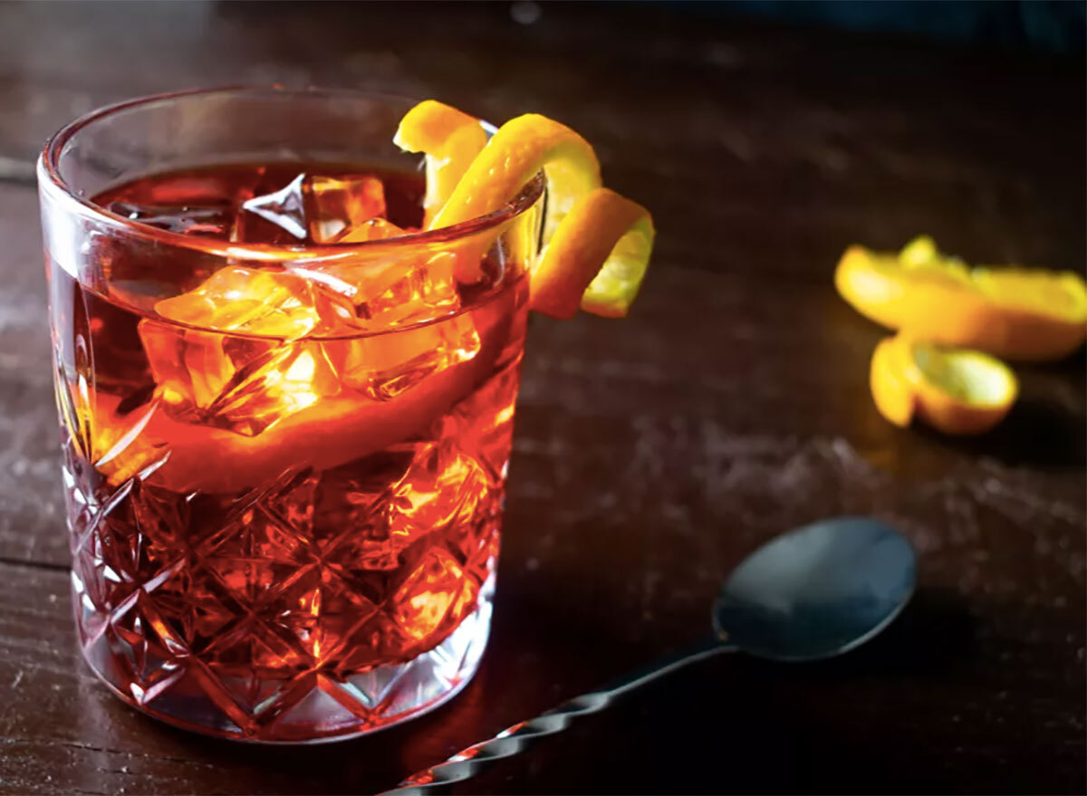 negroni cocktail with twist