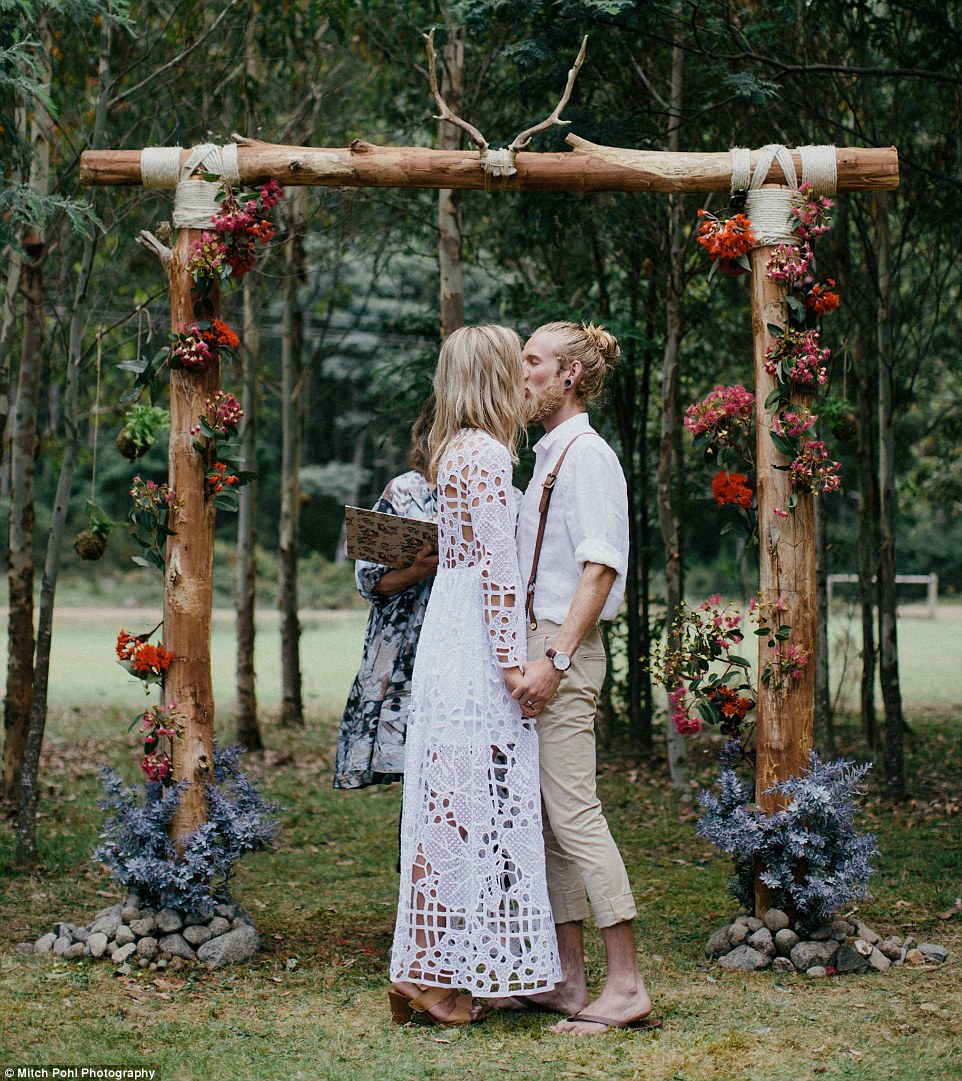 this-couples-diy-organic-wedding-is-gorgeous-but-eye-roll-worthy-04
