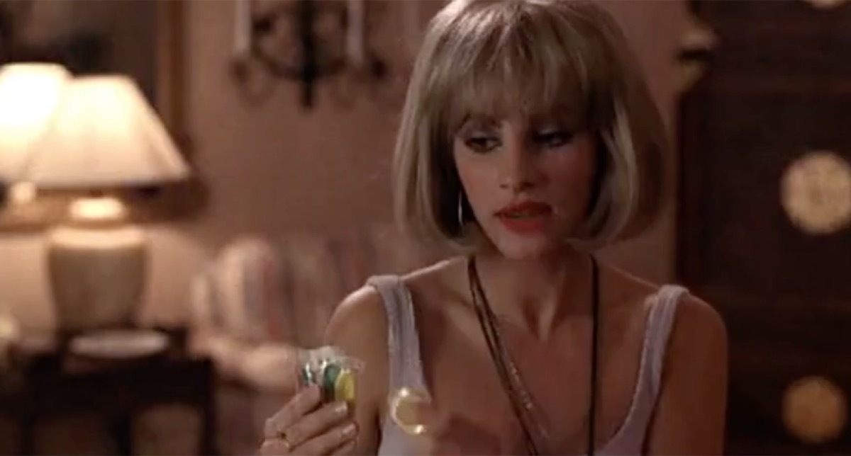 Julia Roberts wears blond bob wig and holds condoms in Pretty Woman, things hollywood gets wrong about sex