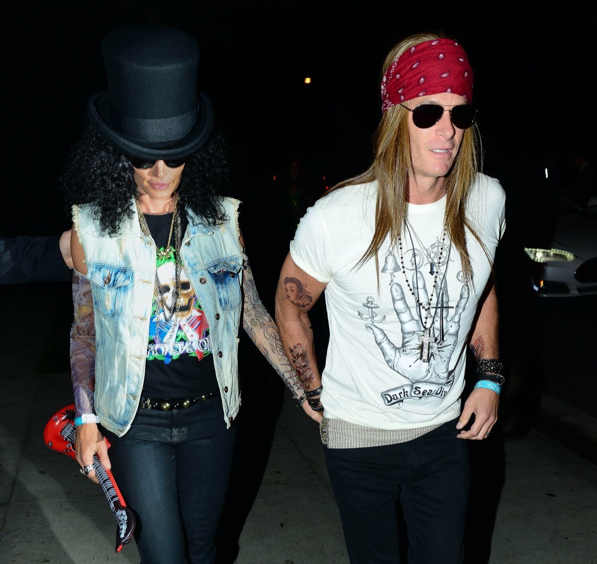 Cindy Crawford and Rande Gerber dressed as Slash and Axl Rose on Halloween