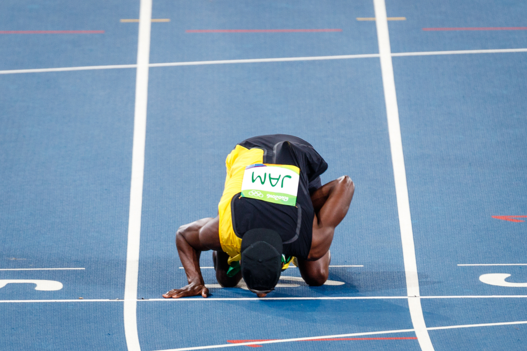Usain Bolt Kisses Track Iconic Kisses