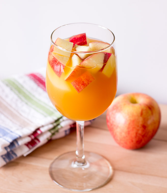 boozy-fall-drinks-recipes-to-try-01