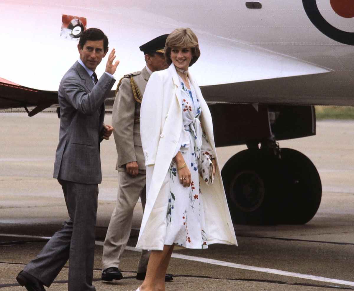 Princess Diana wearing a white coat when boarding a plane with Prince Charles 1981