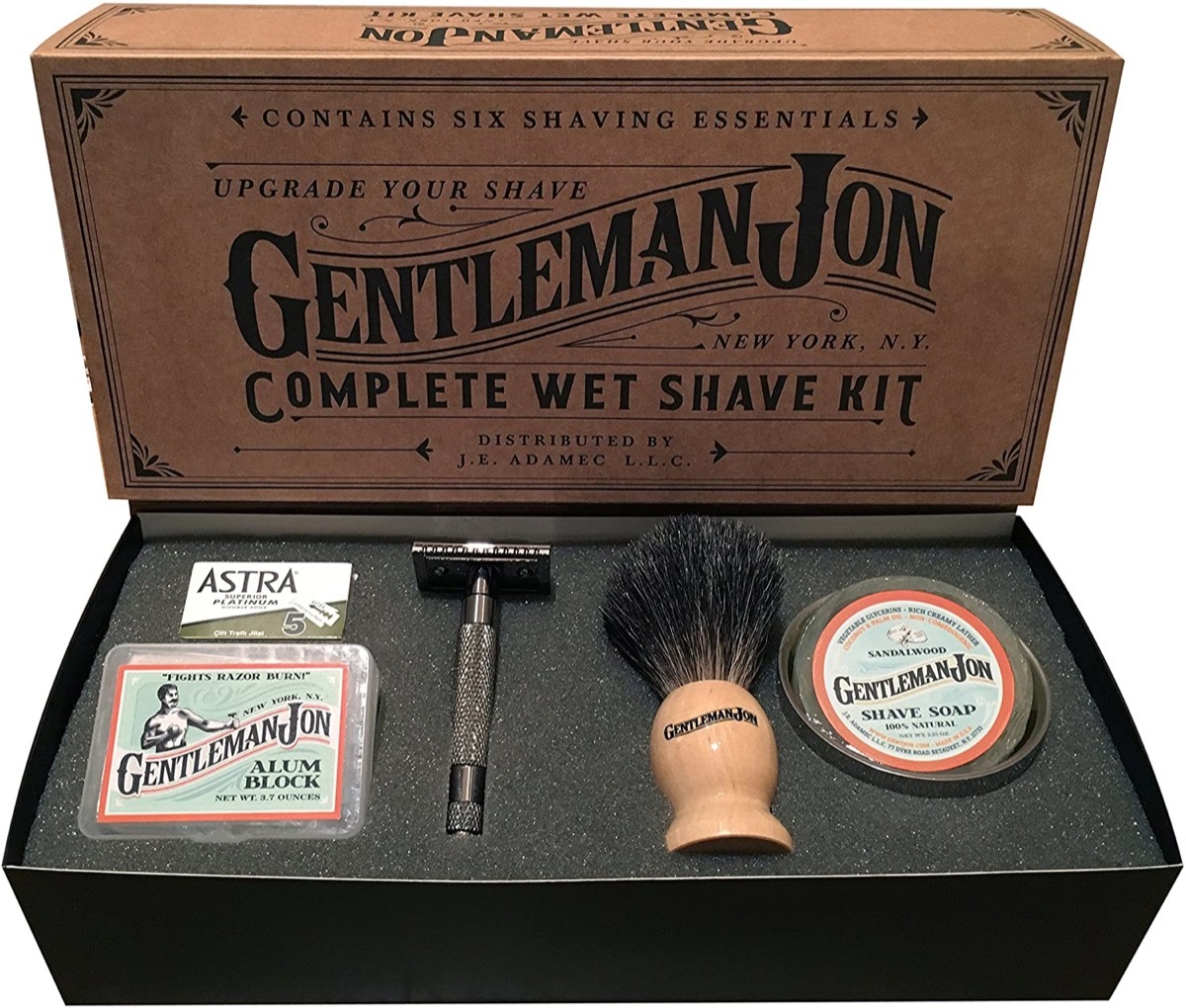 Shave kit with razor and accessories