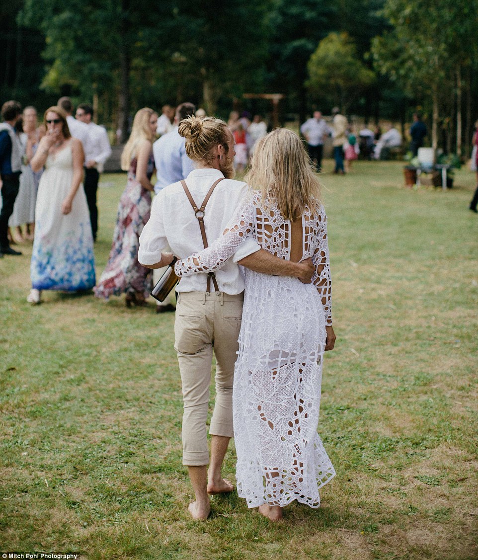 this-couples-diy-organic-wedding-is-gorgeous-but-eye-roll-worthy-14