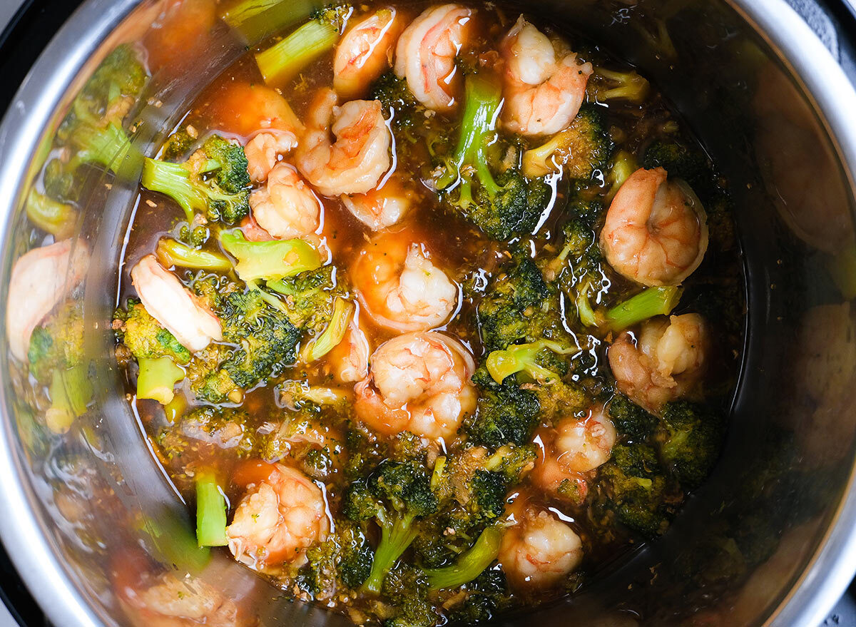 shrimp and broccoli in an instant pot