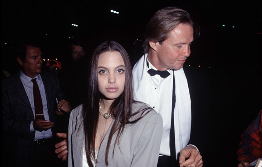 Отец Анджелины Джон Войт | 11 малоизвестных фактов об Анджелине Джоли | Her Beauty
