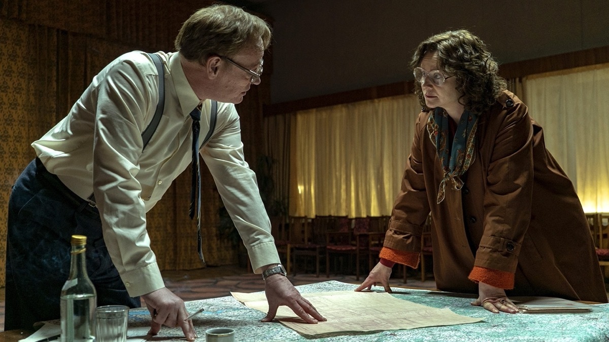 Jared Harris and Emily Watson in Chernobyl