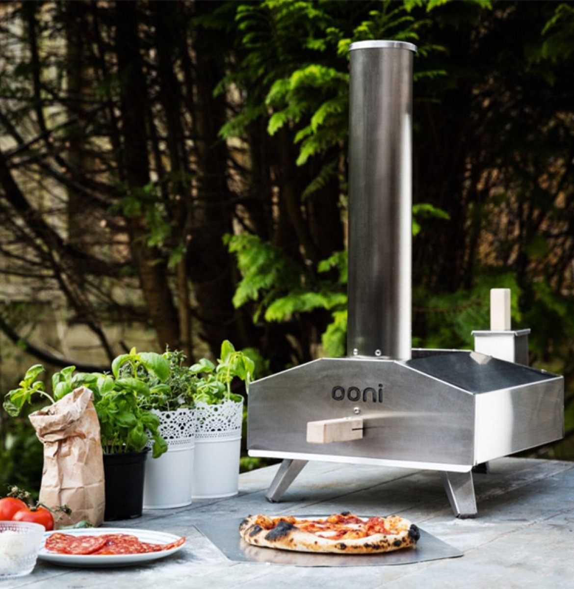 Ooni 3 piizza oven with pizza