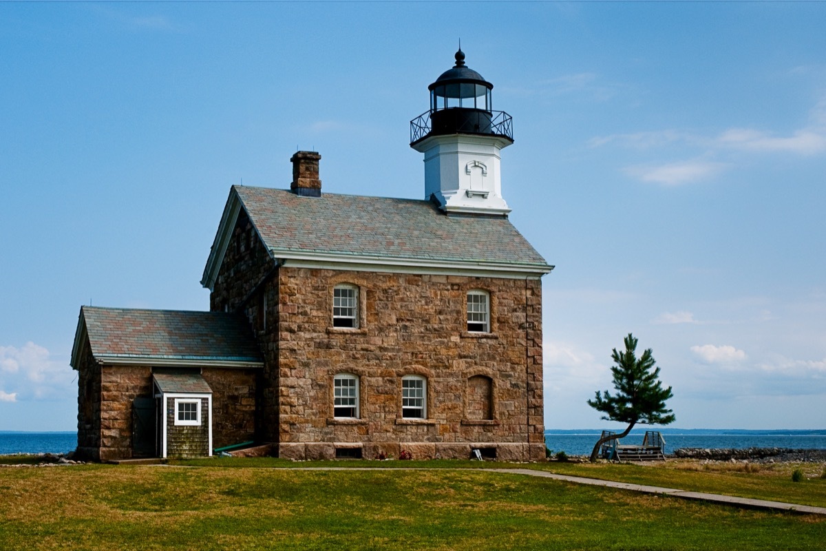 sheffield island lighthouse in connecticut