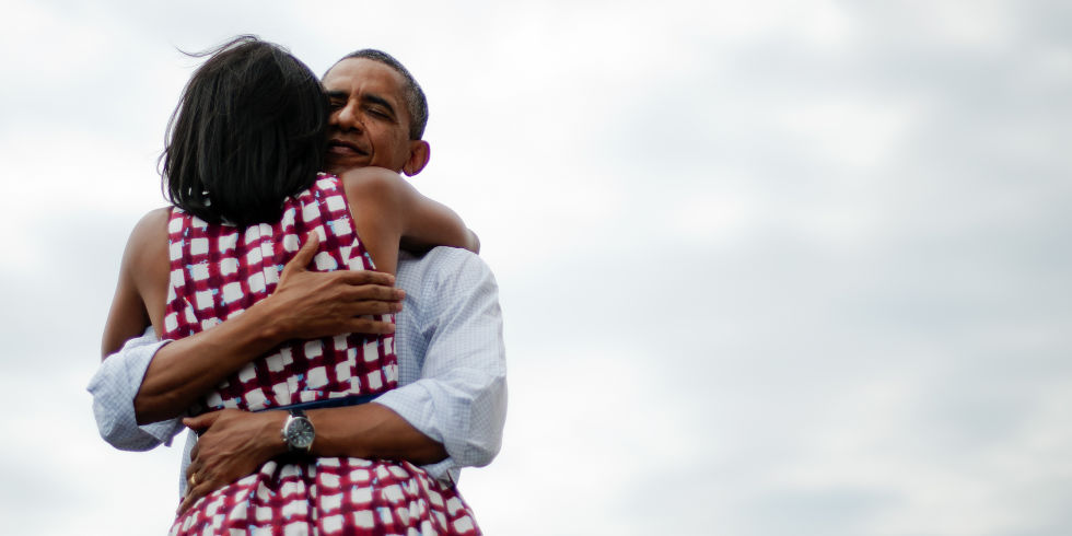 barack-and-michelle-obama-sweetest-moments-09