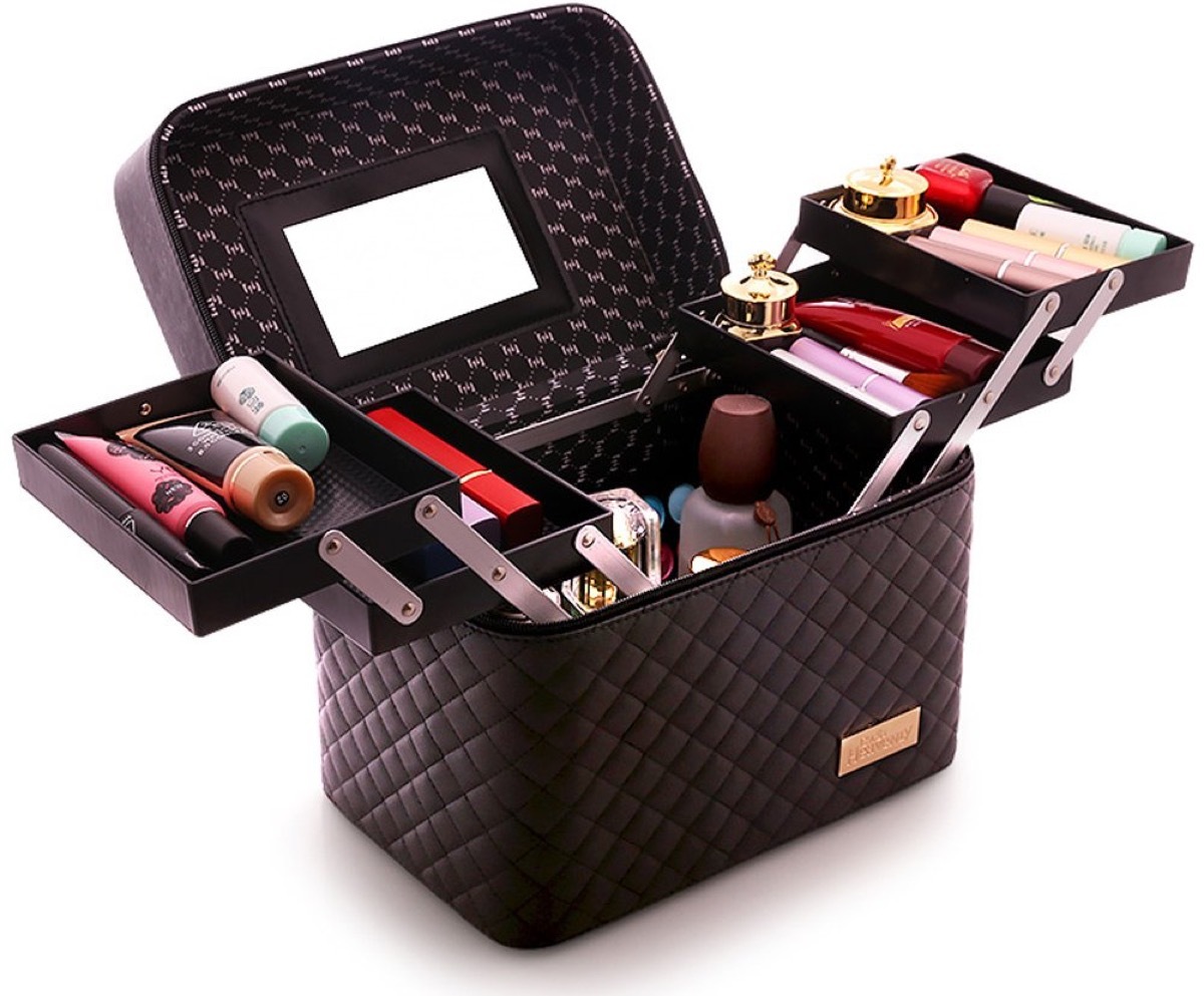 Makeup organizer with extendable trays
