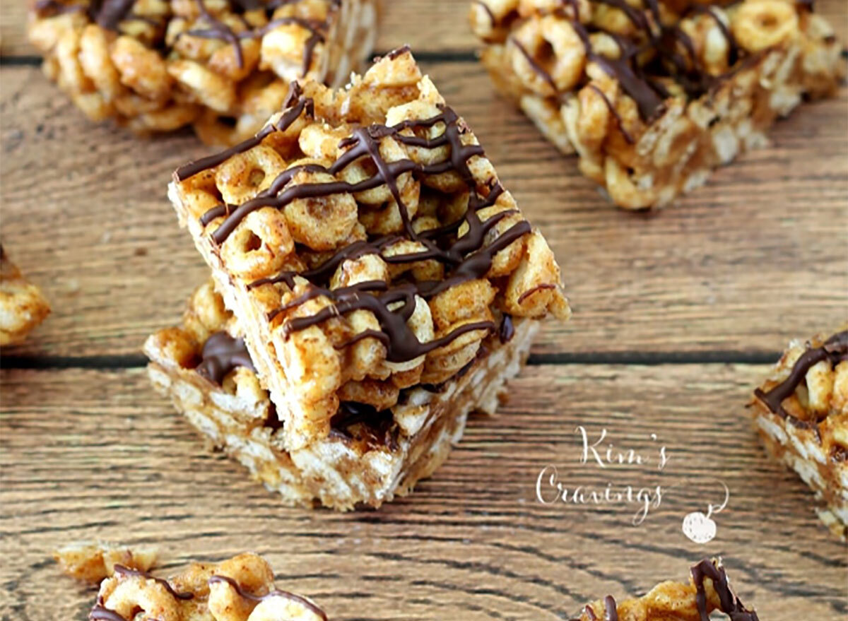 cheerio snack bars drizzled with chocolate