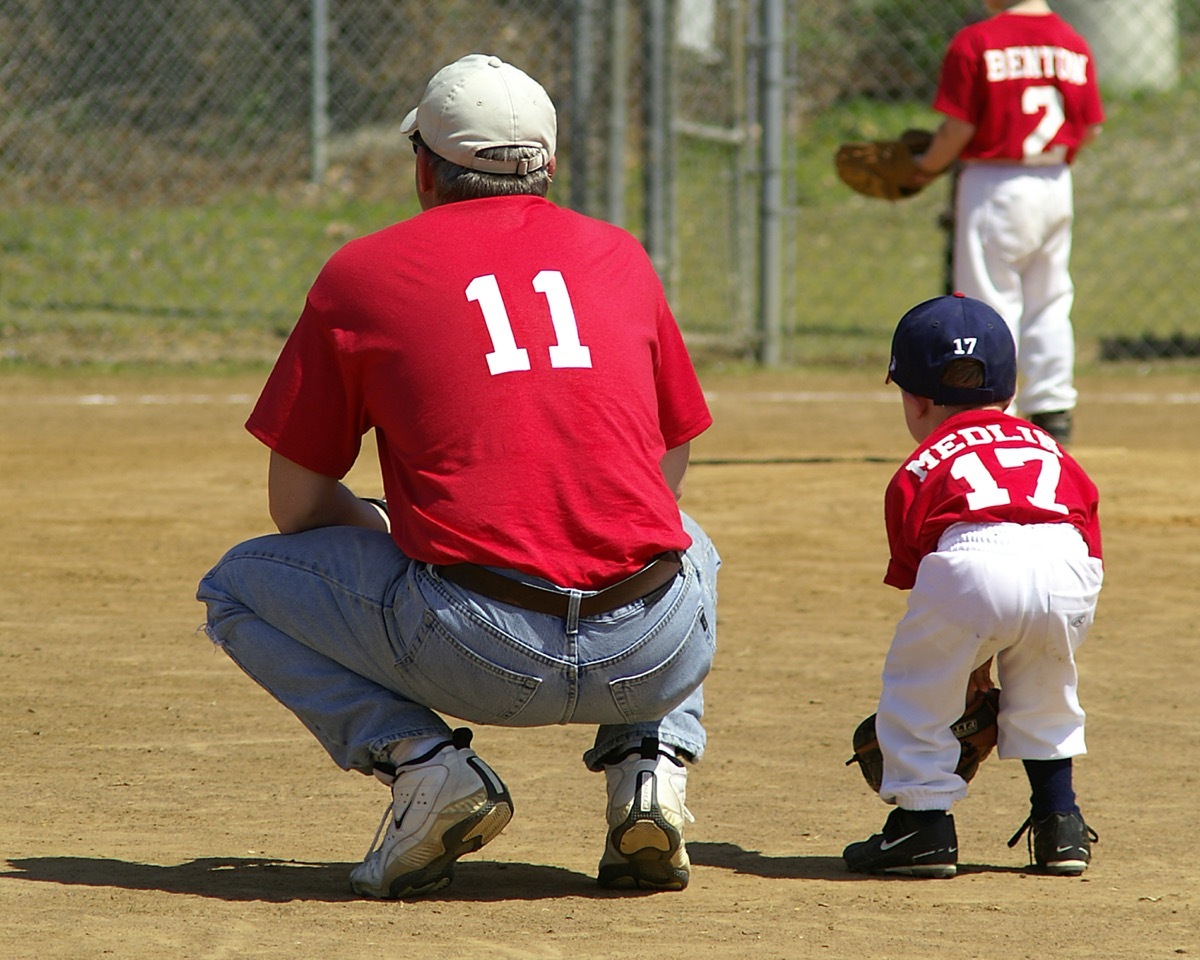 dad coaching baseball