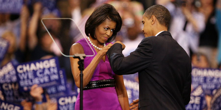 barack-and-michelle-obama-sweetest-moments-03