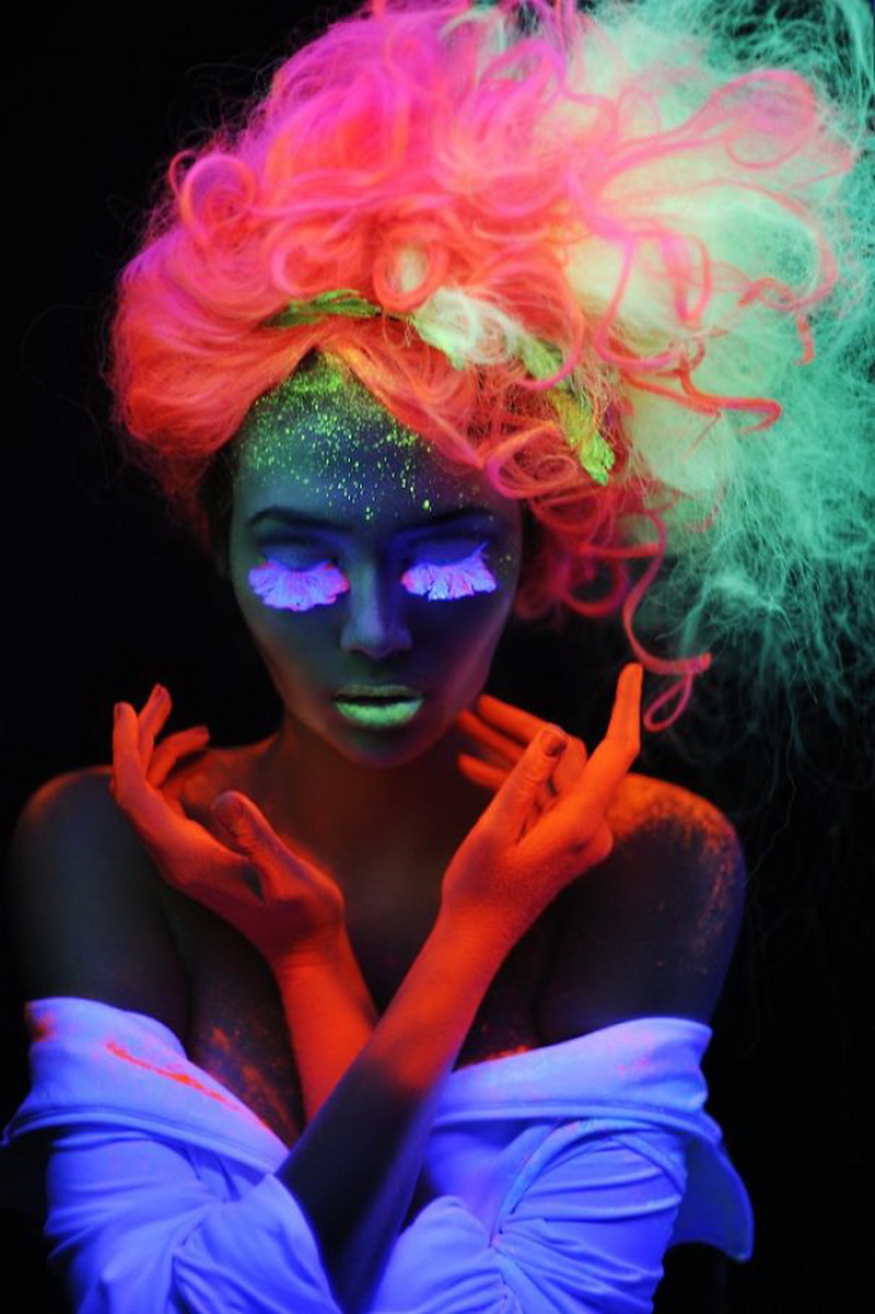 glow-in-the-dark-hair-is-the-newest-trend-of-2016_03