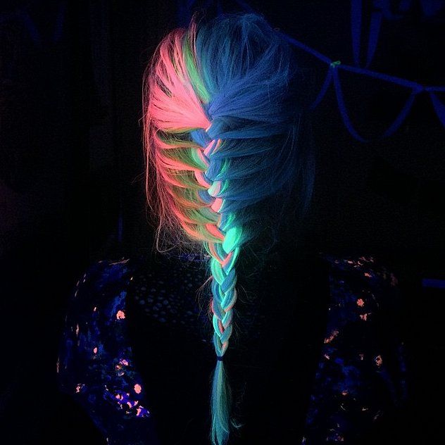 glow-in-the-dark-hair-is-the-newest-trend-of-2016_01