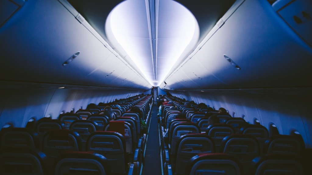 dim airplane lights flying facts