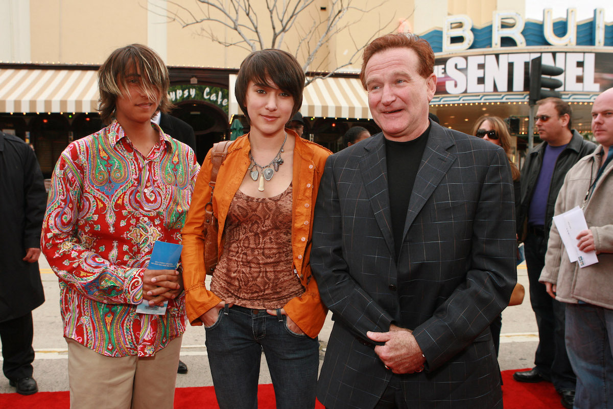 Cody, Zelda, and Robin Williams at the premiere of 