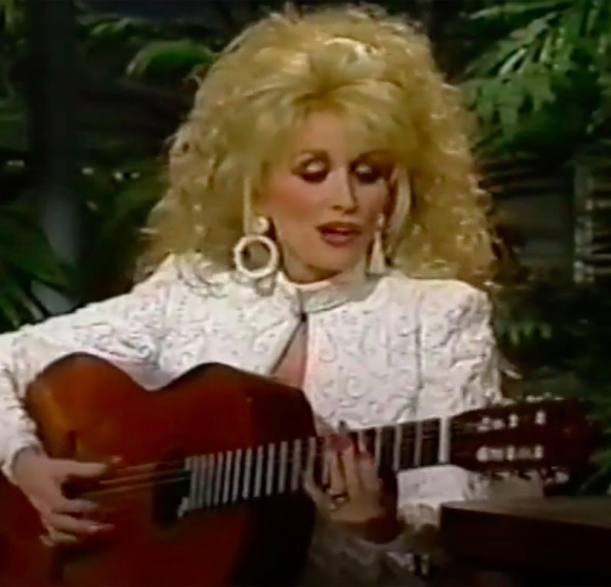 Dolly Parton singing to Johnny Carson