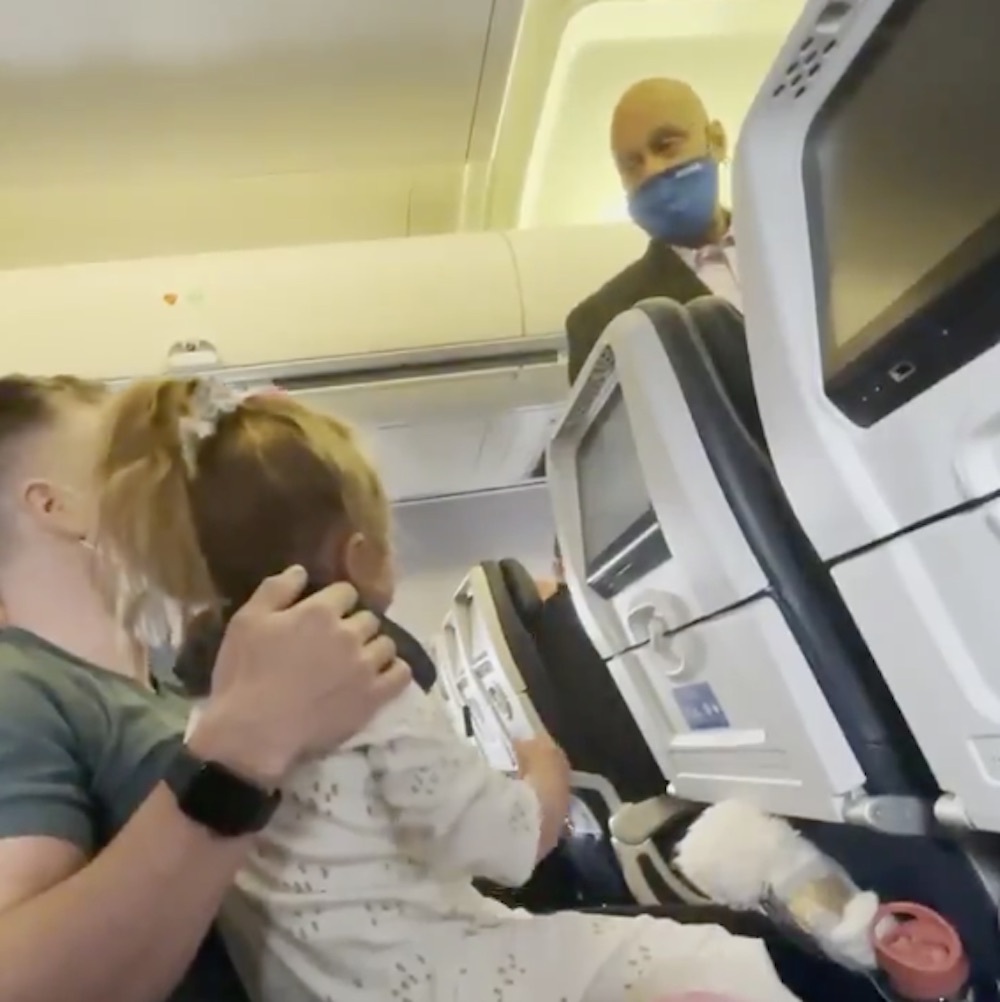 family gets kicked off united flight because their two-year-old won't wear a mask