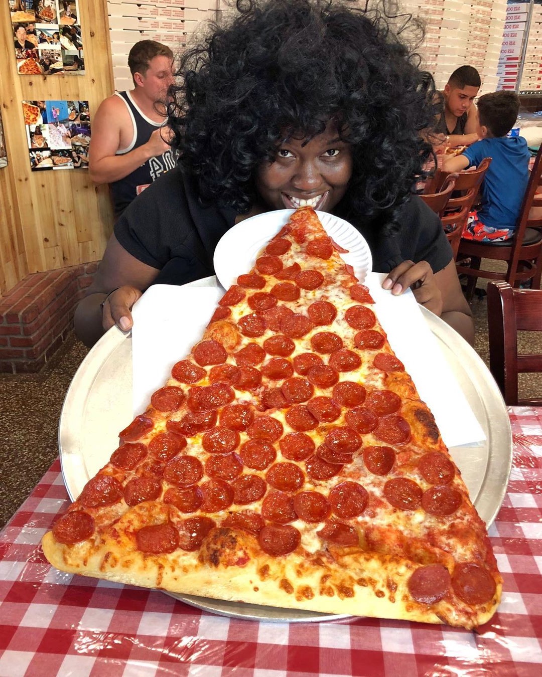 XXL pizza slices | New Foodie Trend Is A Giant Pizza Slice – The Biggest You've Seen | Her Beauty